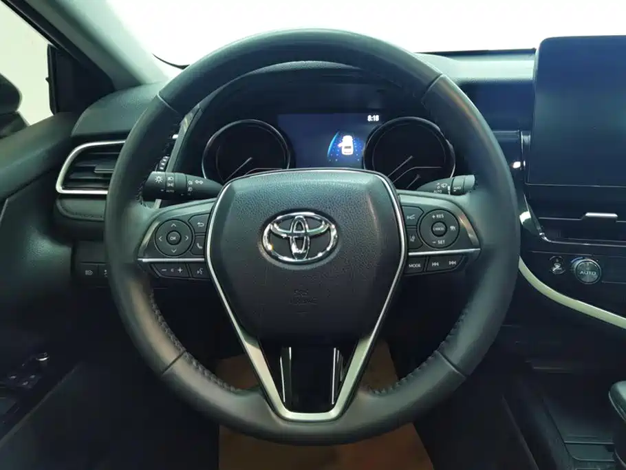 Toyota Camry 2023 — фото 15