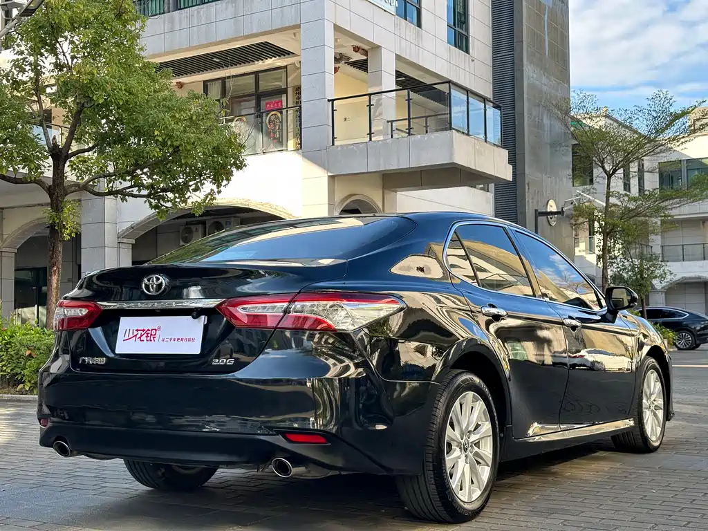 Toyota Camry 2019 — фото 9