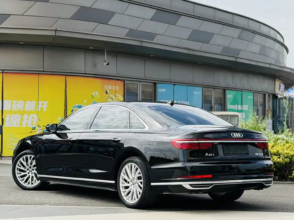 Audi A8 2018 — фото 3
