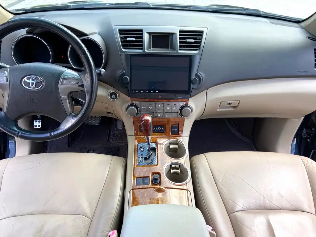 Toyota Highlander 2010 — фото 10