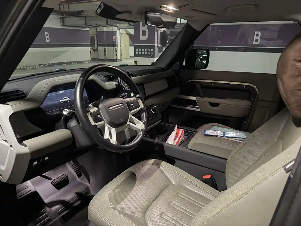 Land Rover Defender 2021