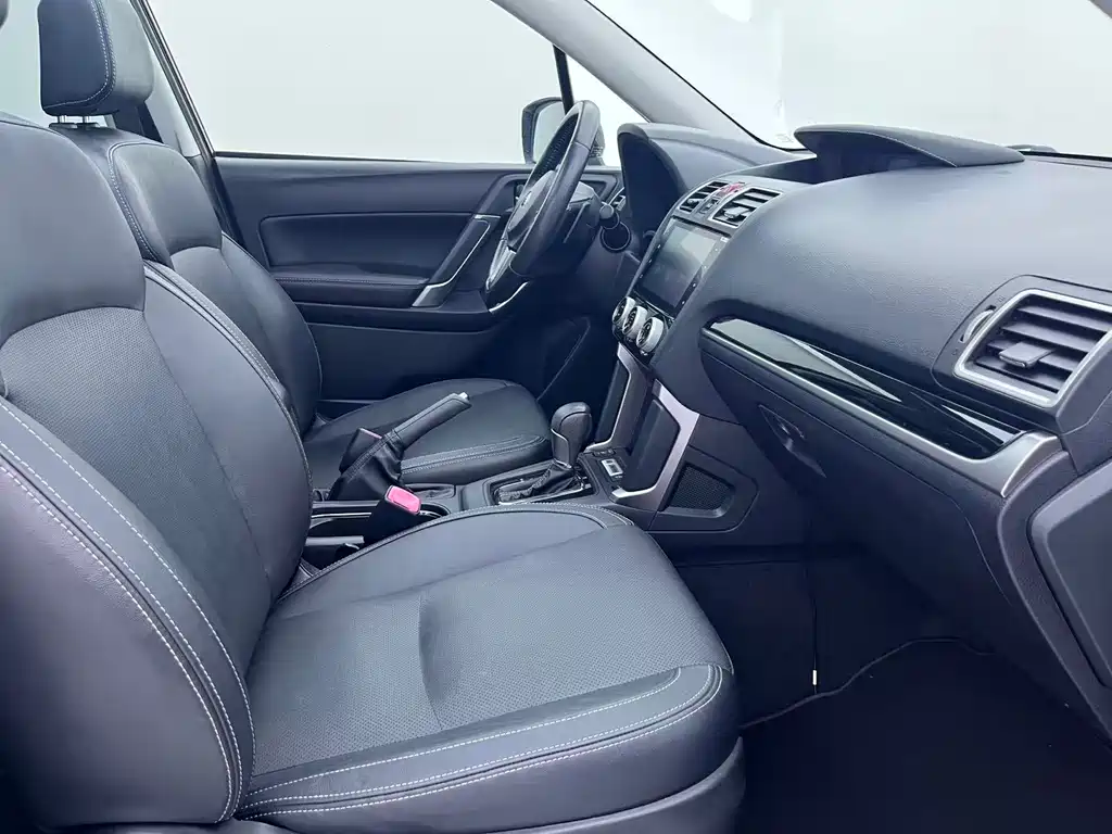 Subaru Forester 2018 — фото 16
