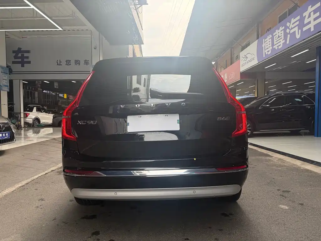 Volvo XC90 2022 — фото 22