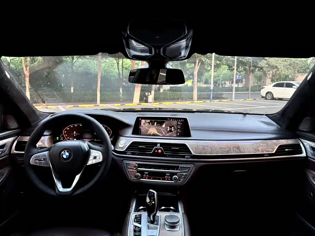 BMW 7 Series 2020 — фото 9