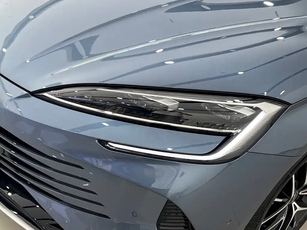 BYD Seal 07 DM-i 2025 — фото 3