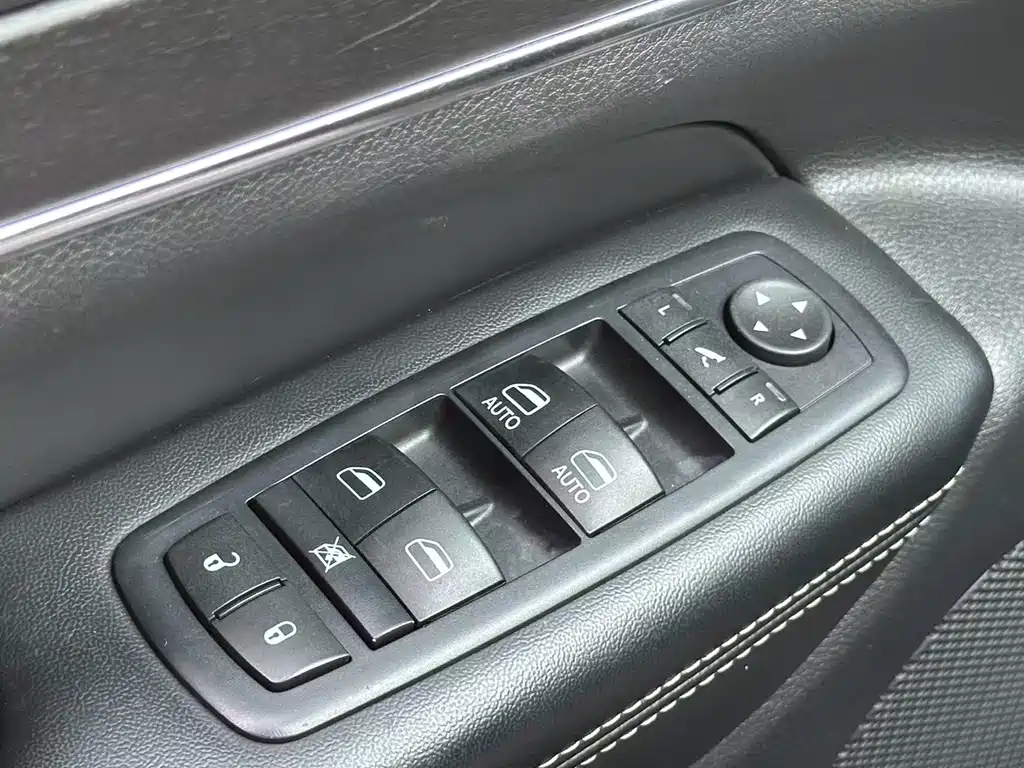 Jeep Grand Cherokee 2017 — фото 14