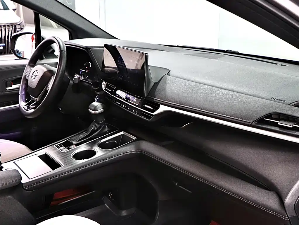 Toyota Sienna 2023 — фото 15