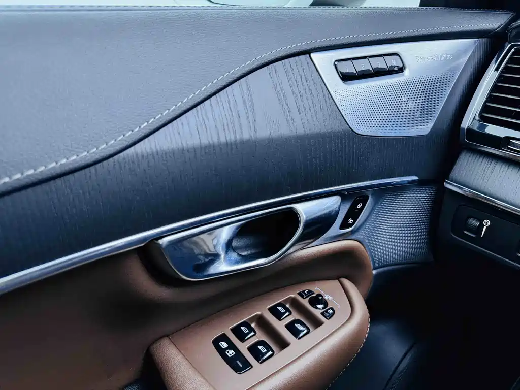 Volvo XC90 2021 — фото 12