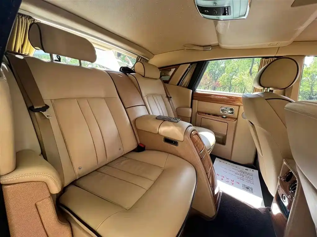 Rolls-Royce Phantom 2015 — фото 7