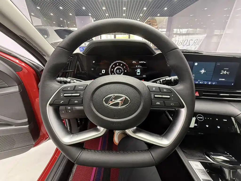 Hyundai Elantra 2022 — фото 12