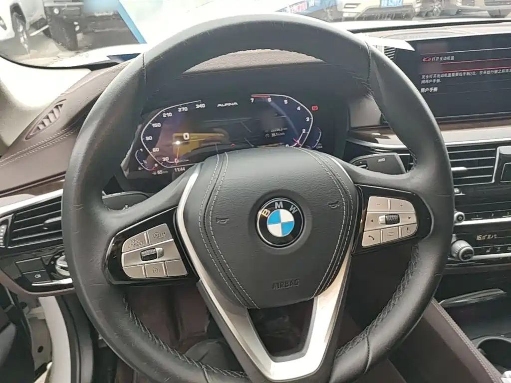 BMW 5 Series 2020 — фото 11