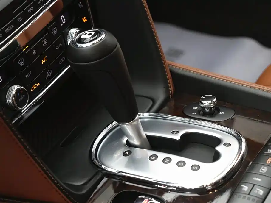 Bentley Flying Spur 2014 — фото 14