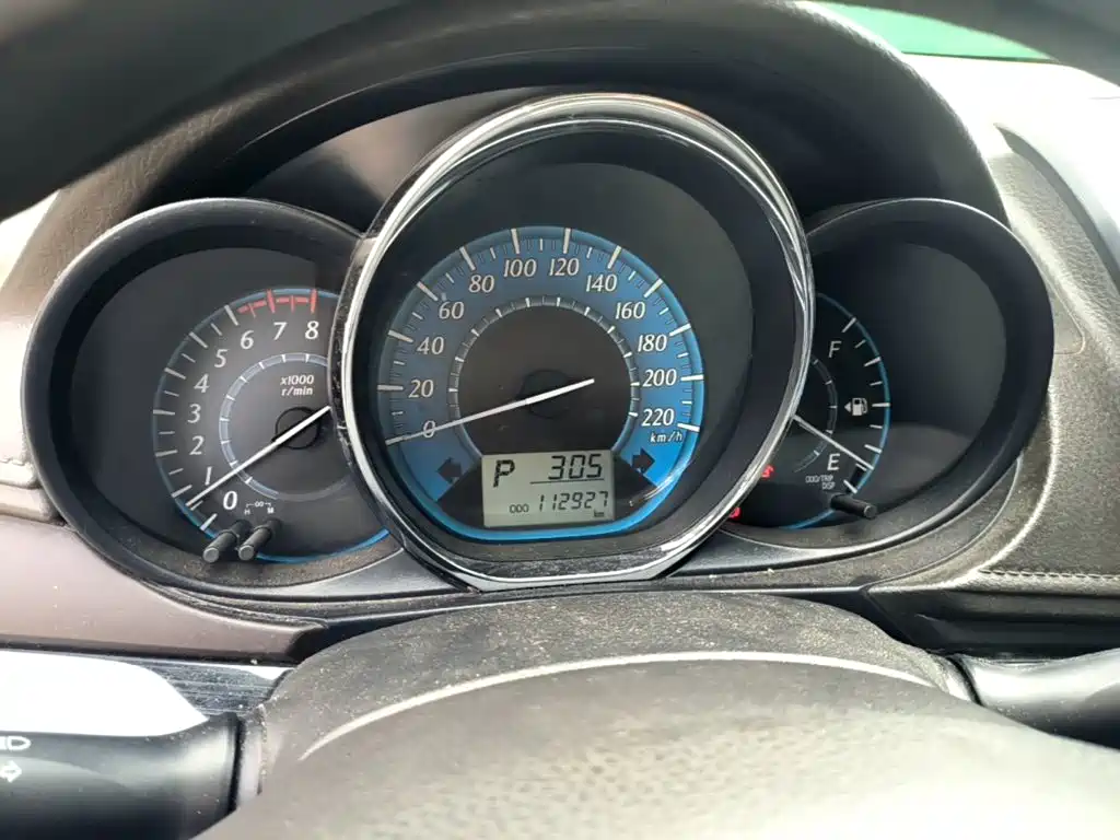 Toyota Yaris L 2014 — фото 12