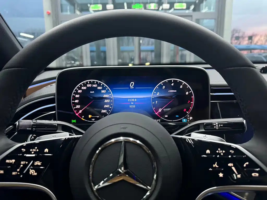 Mercedes-Benz E-Class 2025 — фото 12