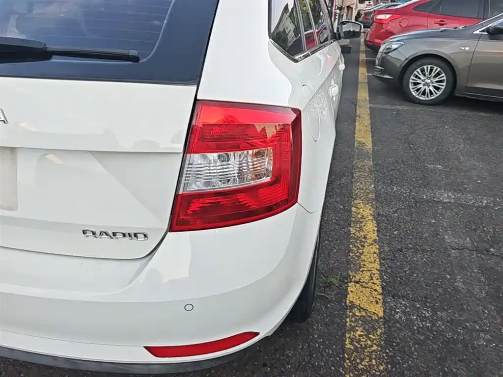 Skoda Rapid Spaceback 2019 — фото 8