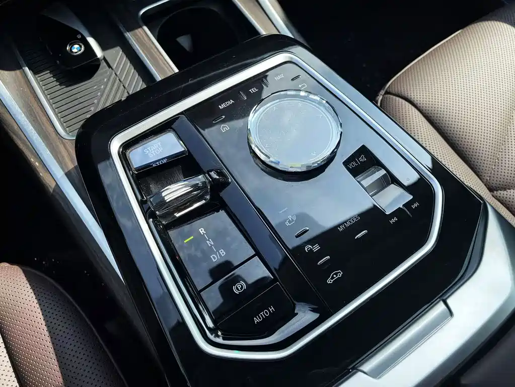 BMW i7 2025 — фото 6