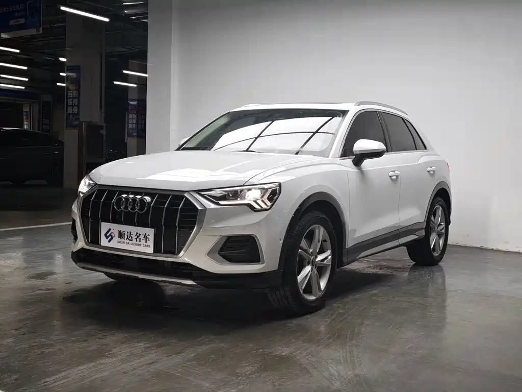 Audi Q3 2021 — фото 1