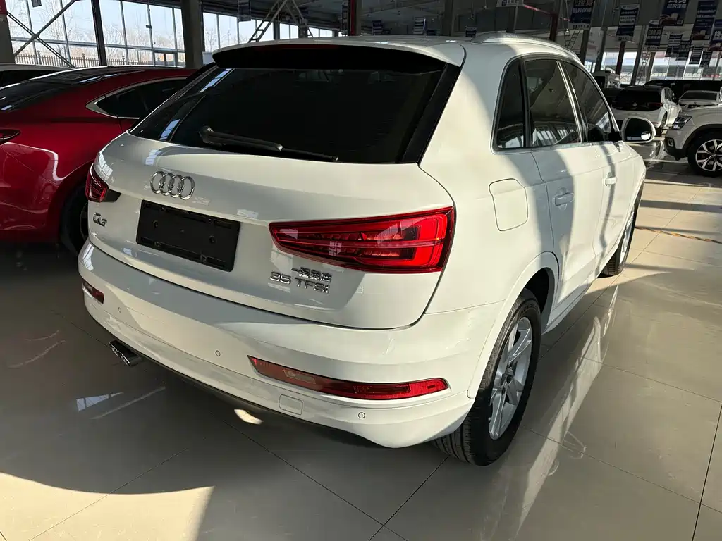 Audi Q3 2018 — фото 20