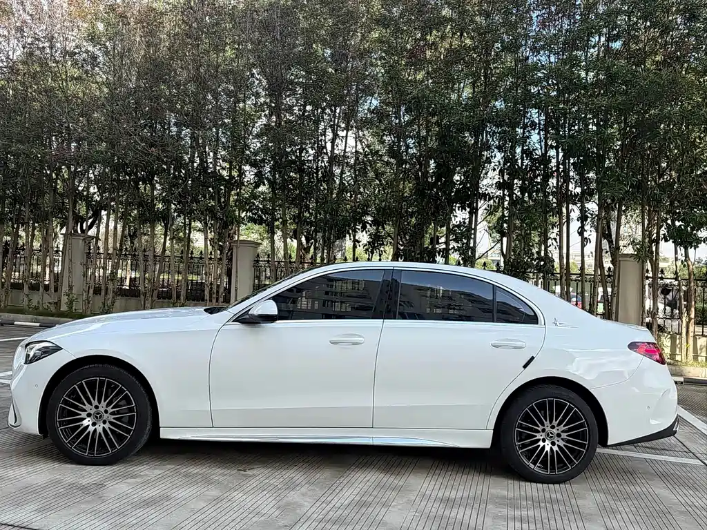 Mercedes-Benz C-Class 2025 — фото 13