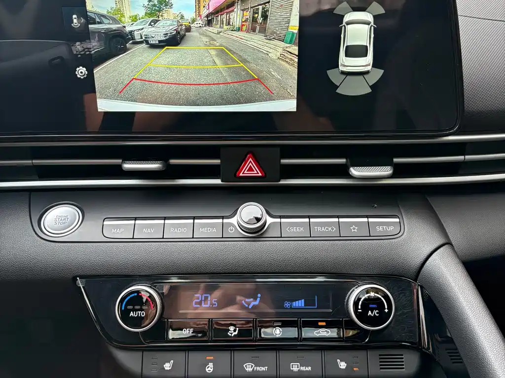 Hyundai Elantra 2023 — фото 14