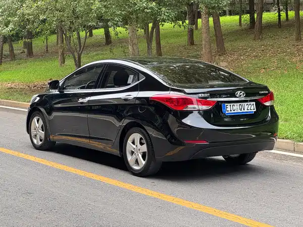 Hyundai Elantra Langdong 2013
