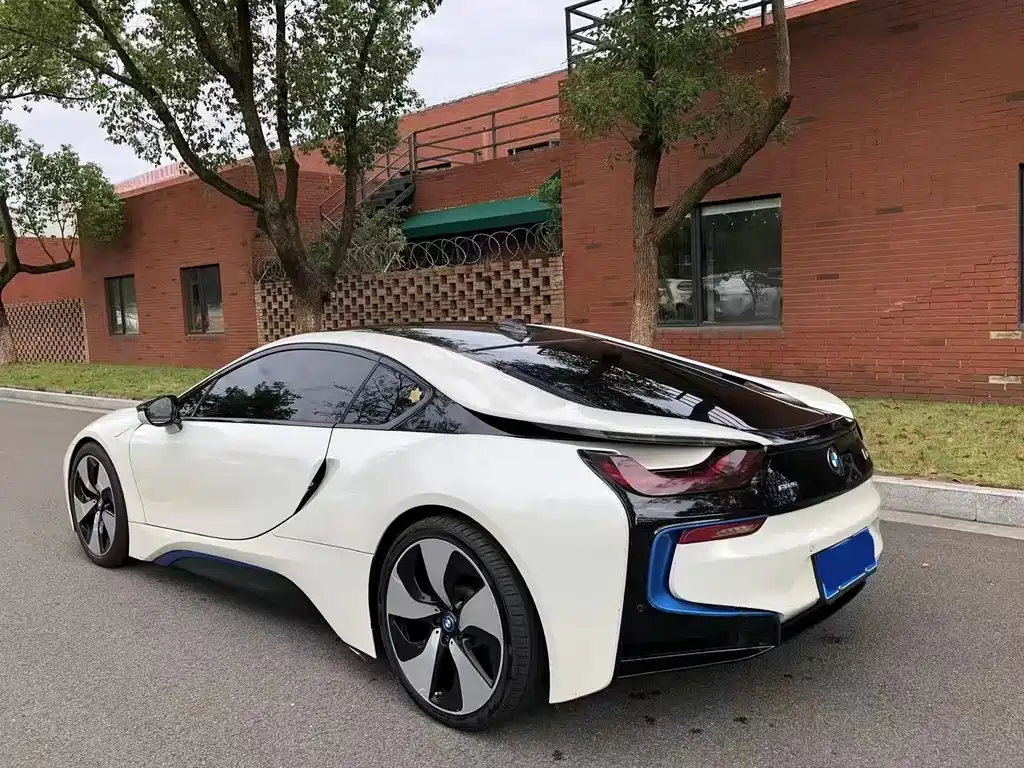 BMW i8 2015 — фото 3