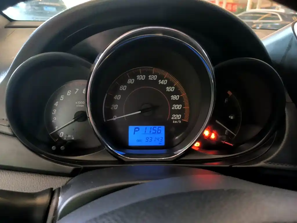Toyota Yaris L 2019 — фото 12