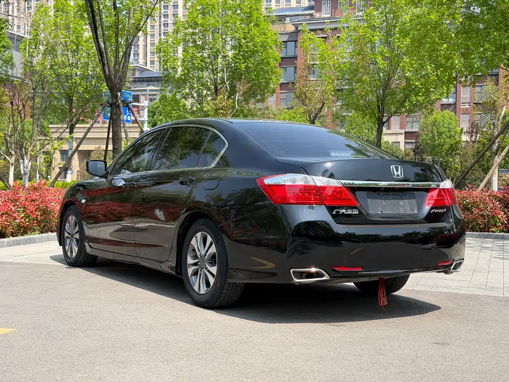 Honda Accord 2015 — фото 16