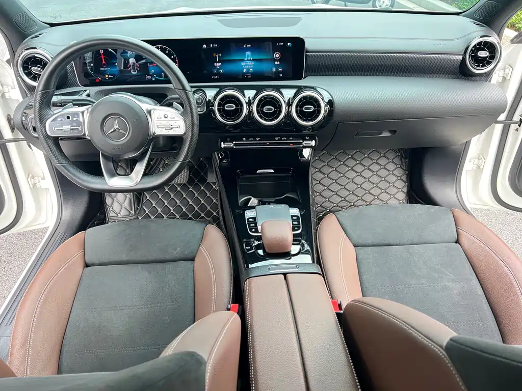 Mercedes-Benz A-Class 2019 — фото 11