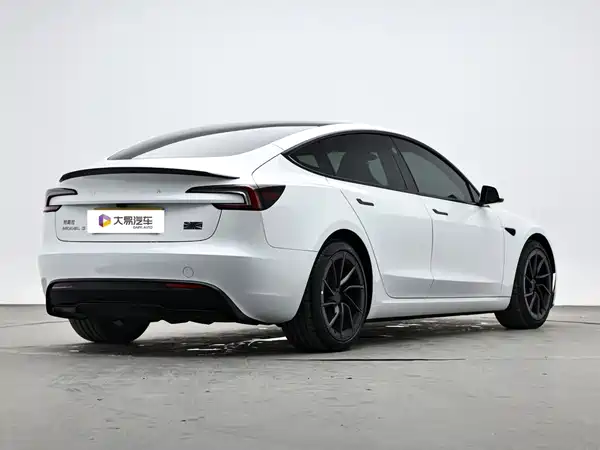 Tesla Model 3 2024