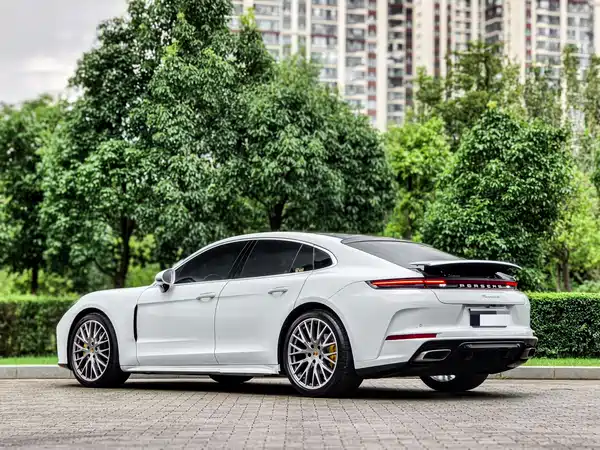 Porsche Panamera 2024
