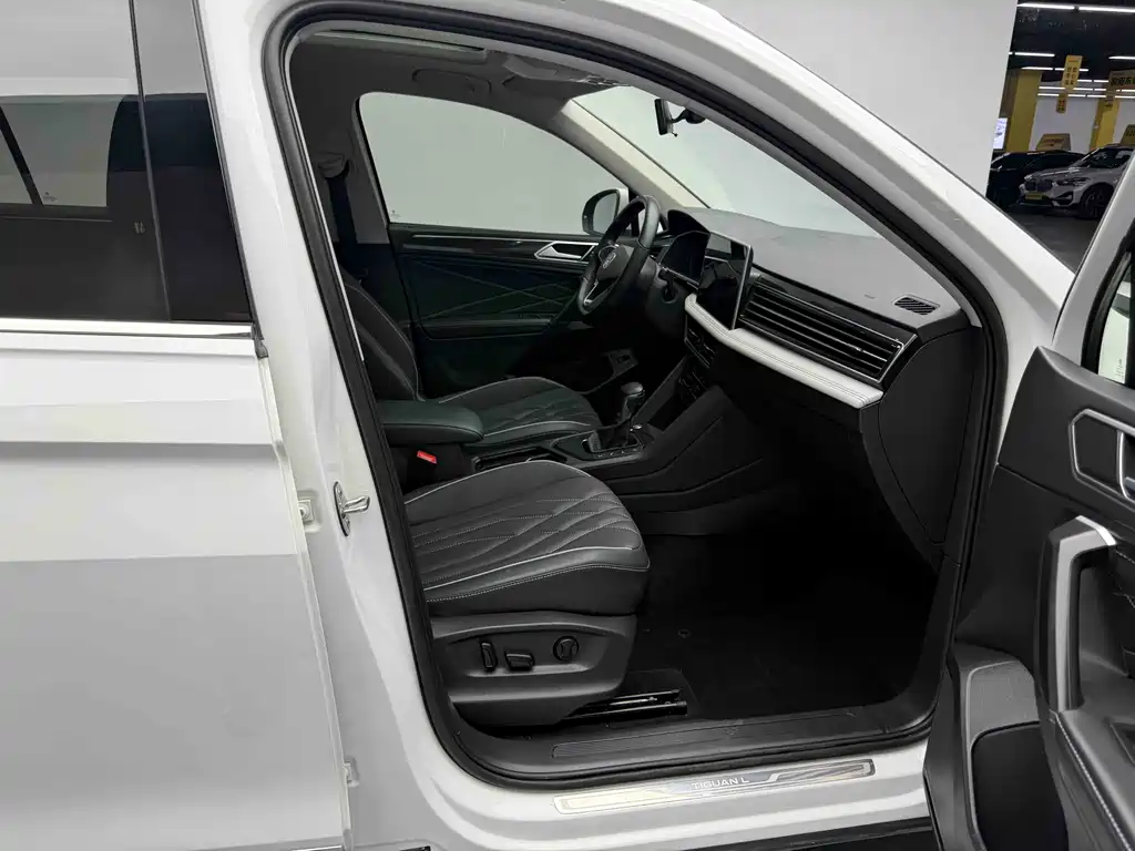 Volkswagen Tiguan L 2022 — фото 3