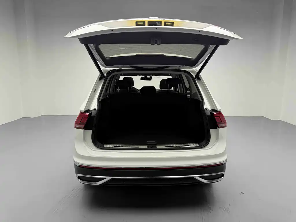 Volkswagen Tiguan L 2022 — фото 18