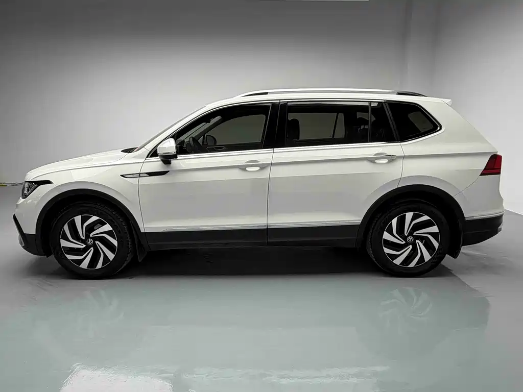 Volkswagen Tiguan L 2022 — фото 22