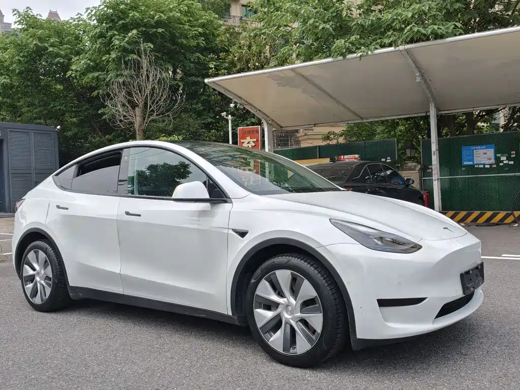 Tesla Model Y 2022 — фото 3