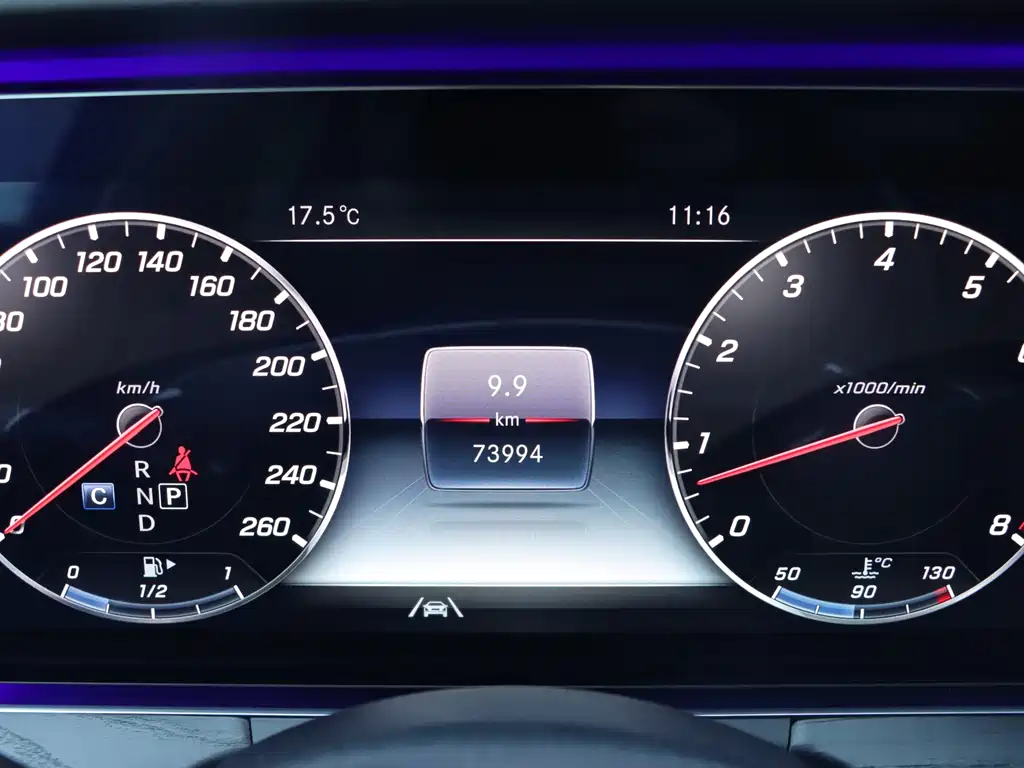Mercedes-Benz E-Class 2017 — фото 20