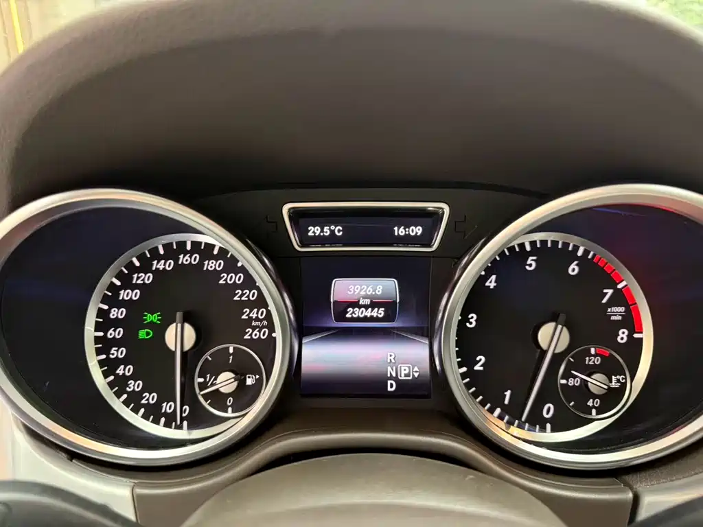 Mercedes-Benz M-Class 2014 — фото 16