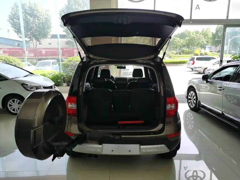 Skoda Yeti 2015 — фото 19