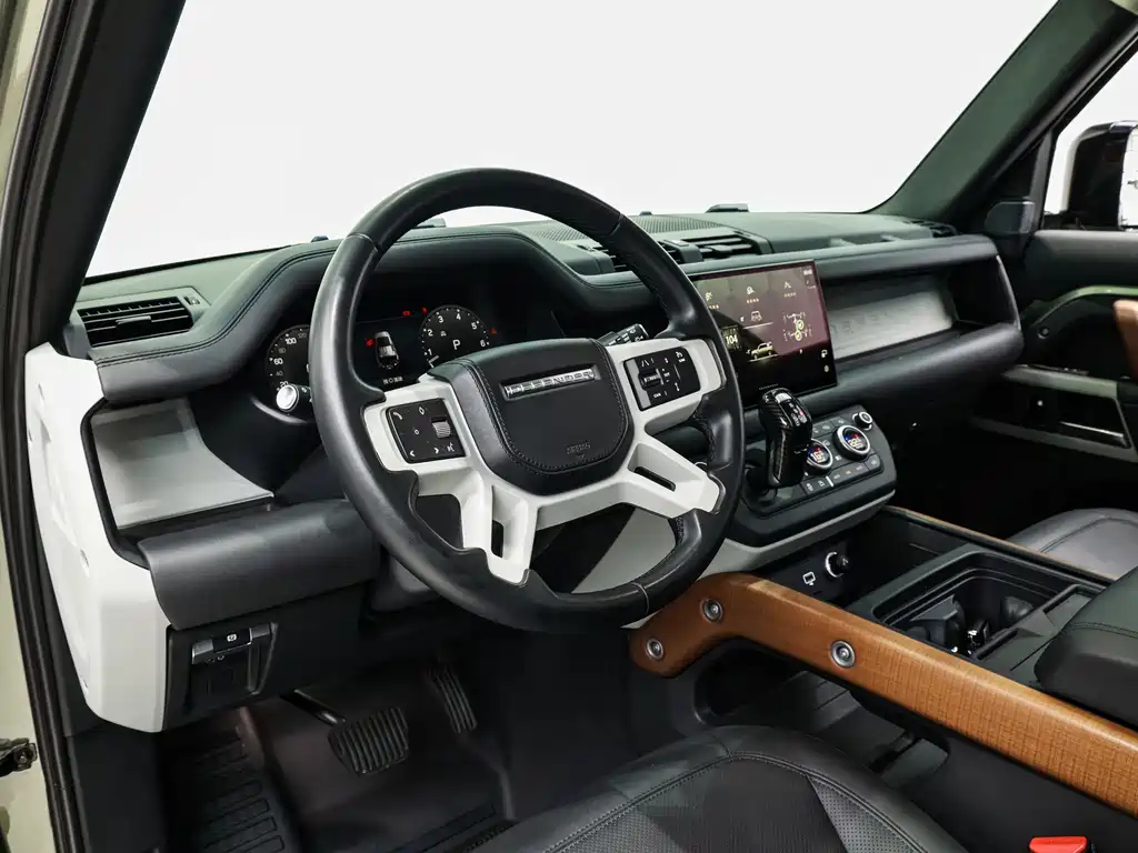 Land Rover Defender 2023 — фото 16