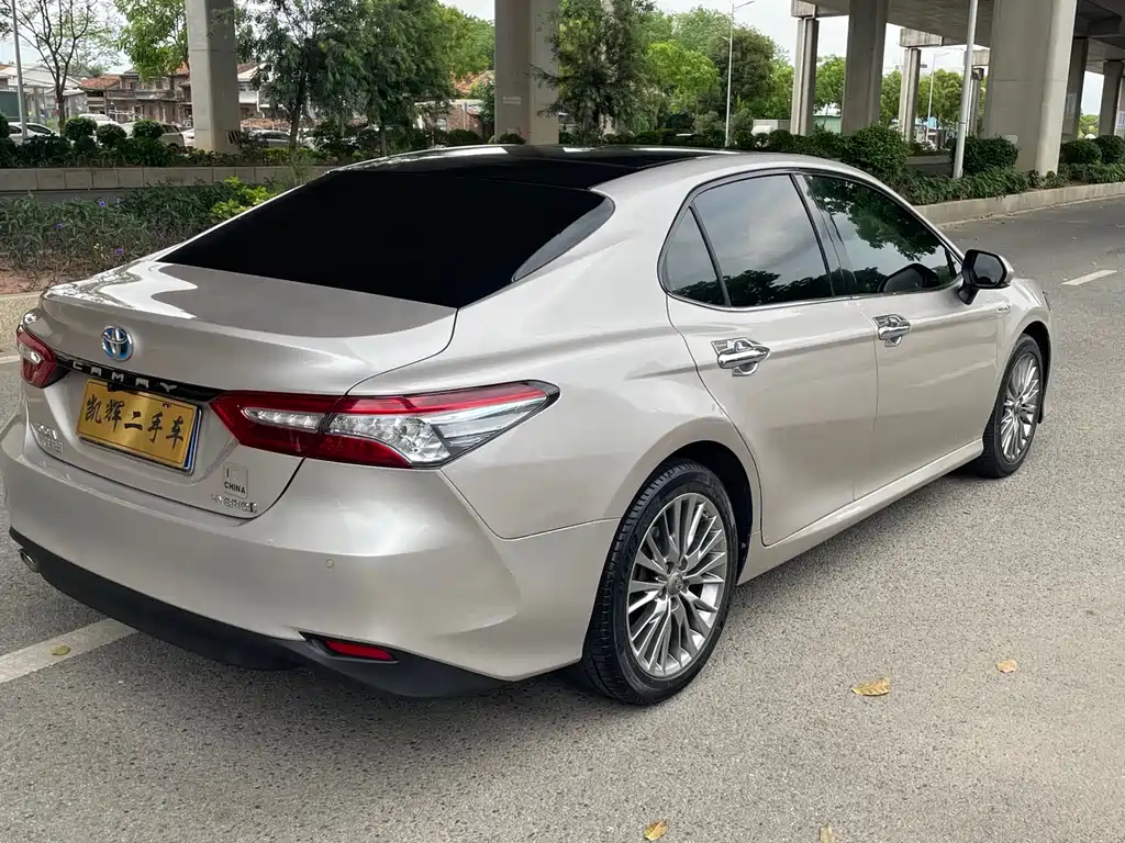 Toyota Camry 2019 — фото 13