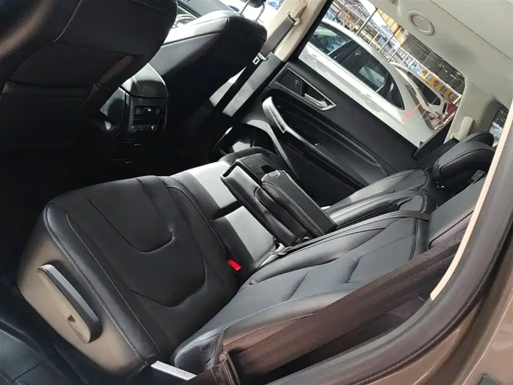 Ford Edge 2016 — фото 17