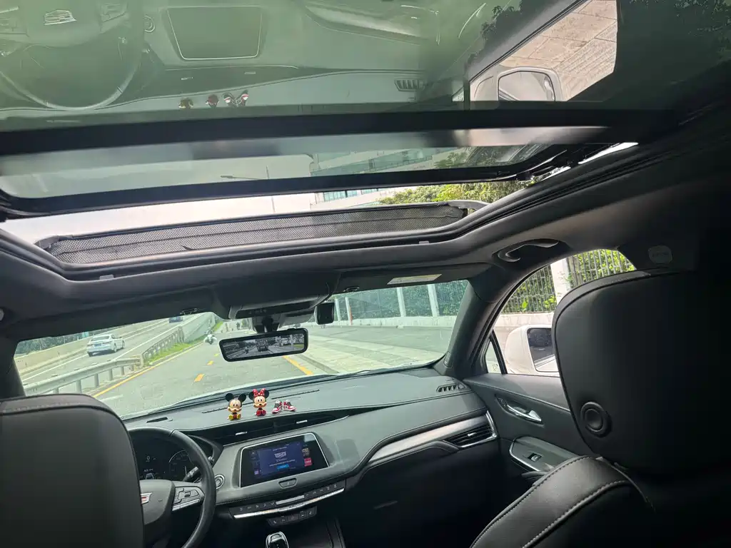 Cadillac XT4 2023 — фото 13