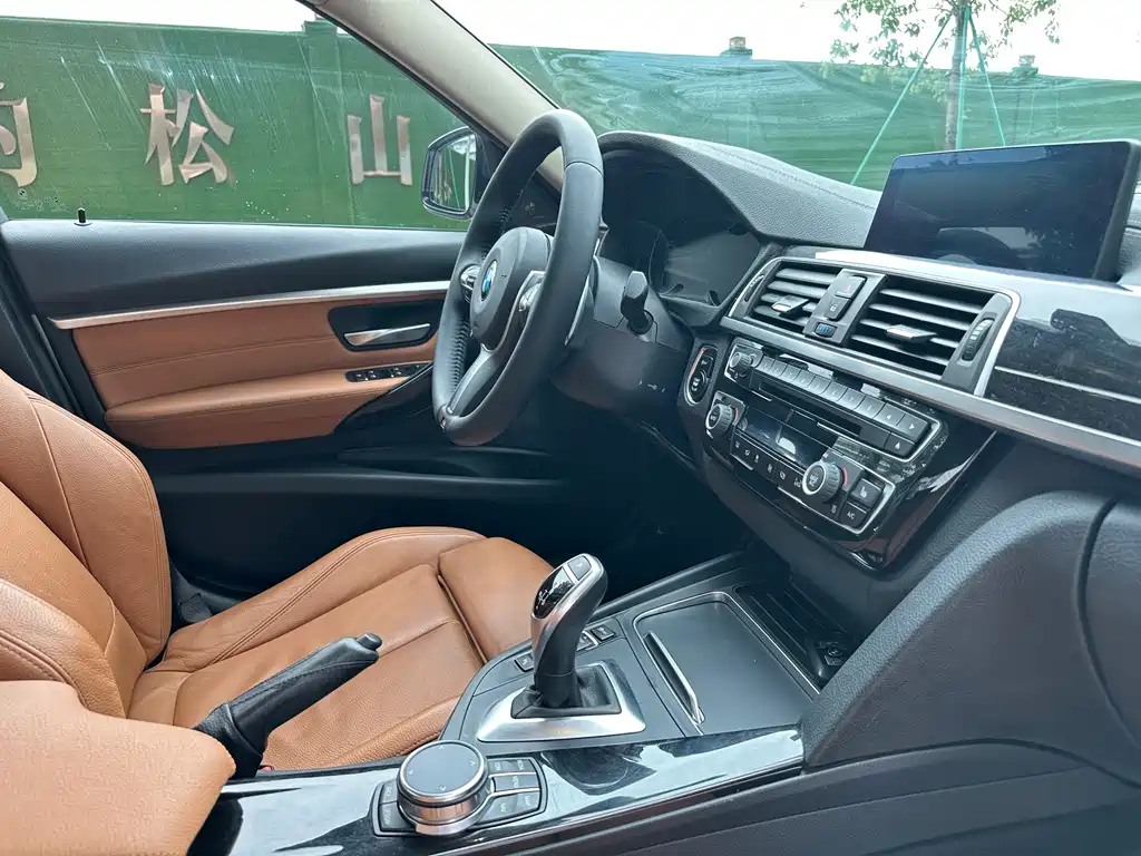 BMW 3 Series 2018 — фото 14