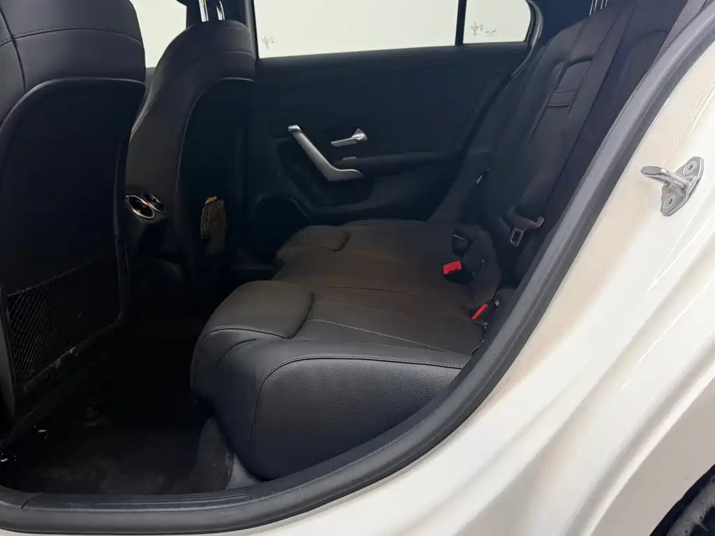 Mercedes-Benz A-Class 2021 — фото 10