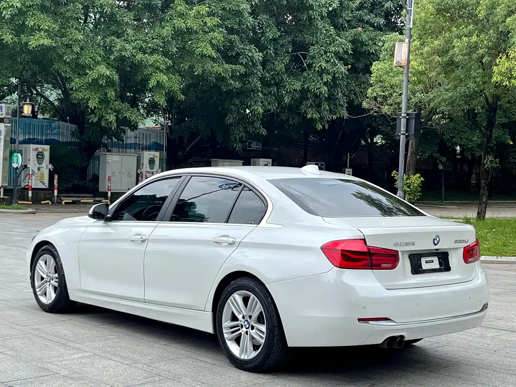 BMW 3 Series 2017 — фото 13