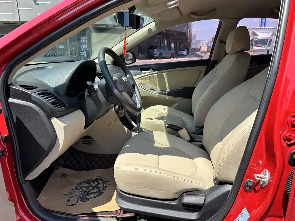 Hyundai Accent 2015 — фото 4