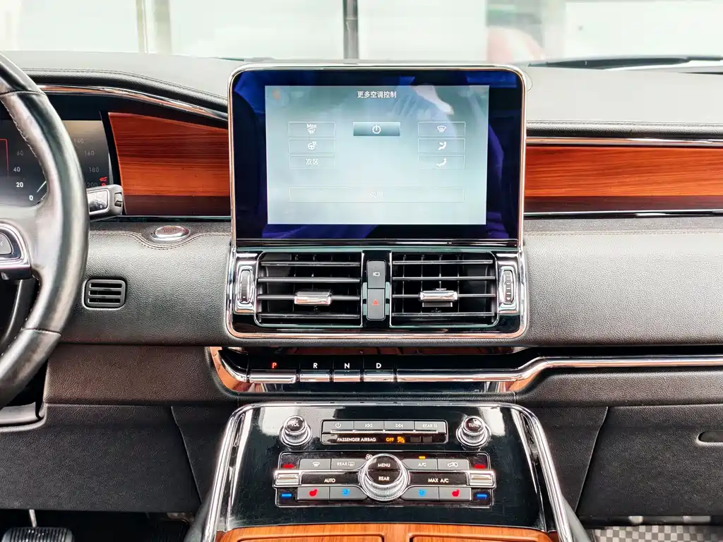 Lincoln Navigator 2019 — фото 13