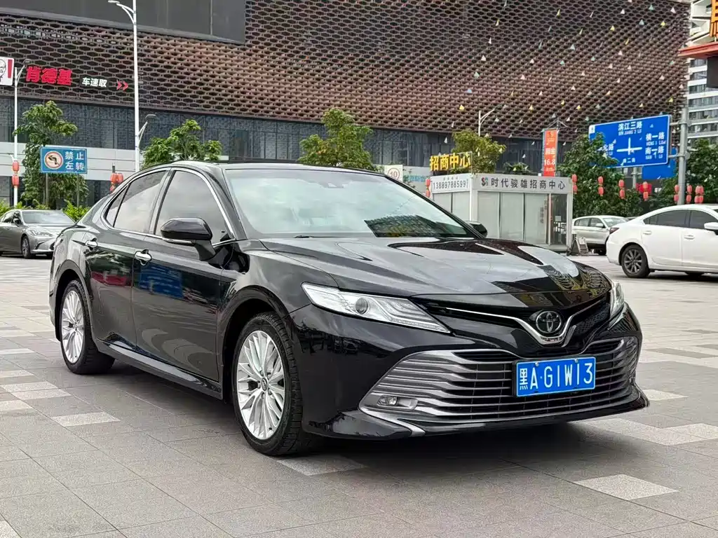 Toyota Camry 2019 — фото 3