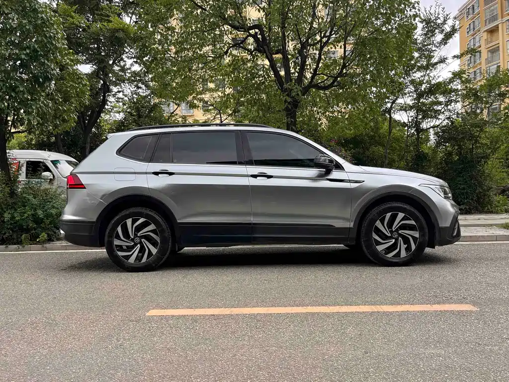Volkswagen Tiguan L 2022 — фото 8