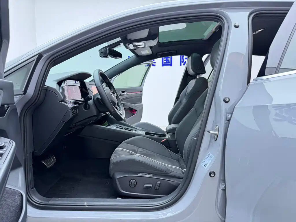 Volkswagen Golf 2023